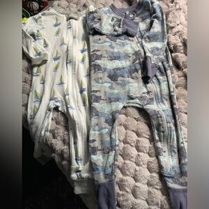 Burt’s Bees onesie pjs. Set of two